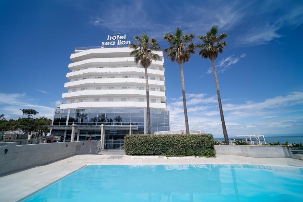 Majoituspaikassa Sea Lion Hotel tai sen lähellä sijaitseva uima-allas
