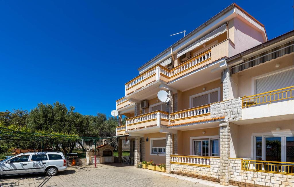 Stunning Apartment In Rab