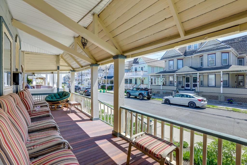 Balkón nebo terasa v ubytování Walk to Beach and Dtwn Apt in Ocean Grove