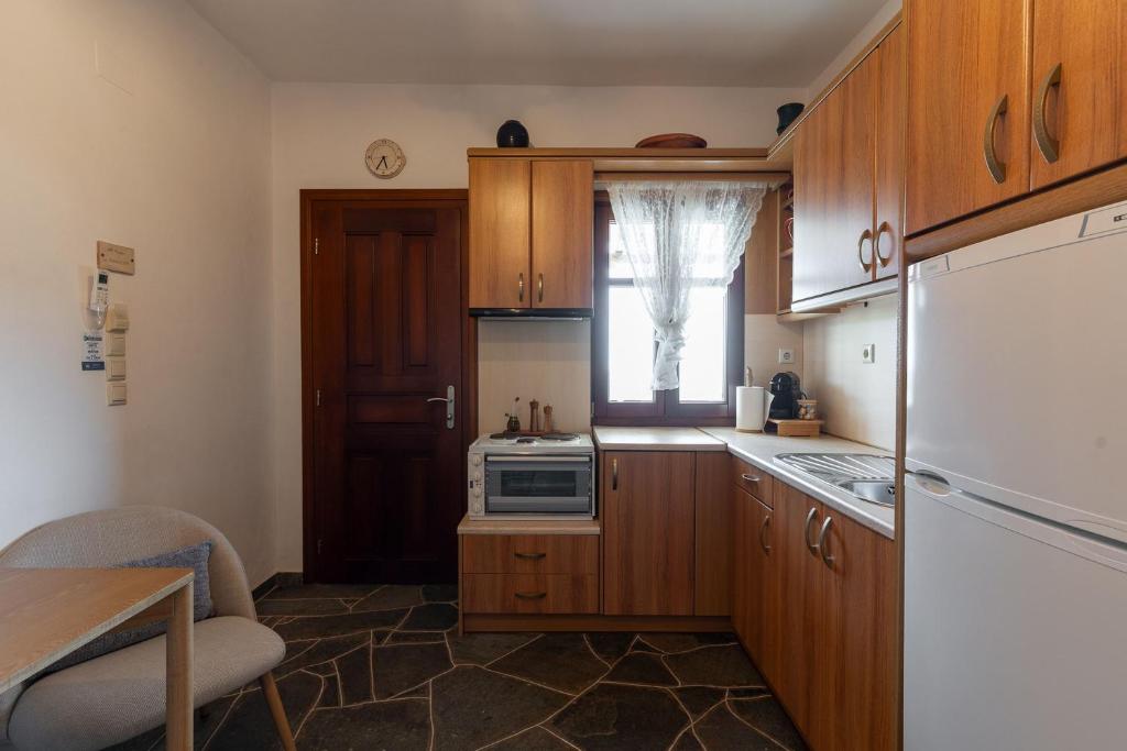 Kuchyň nebo kuchyňský kout v ubytování Mirsini Apartments in Sifnos