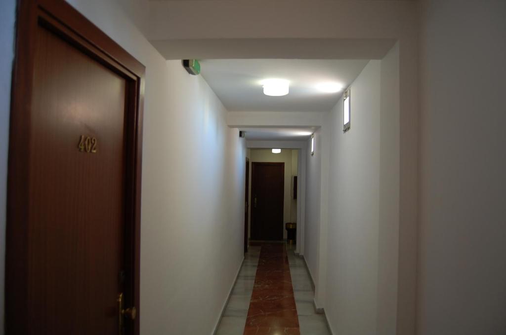 a corridor of a hallway with at Hotel Marina Victoria in Algeciras