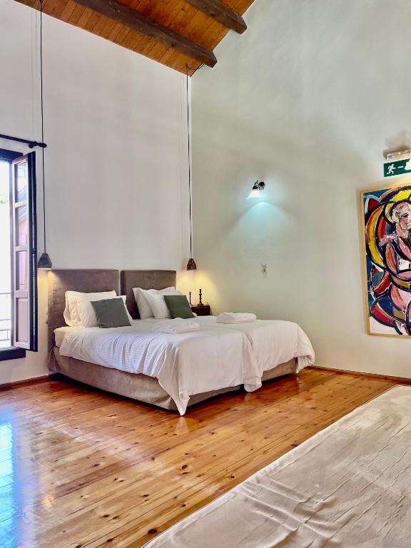 Postel nebo postele na pokoji v ubytování Erietta Suites