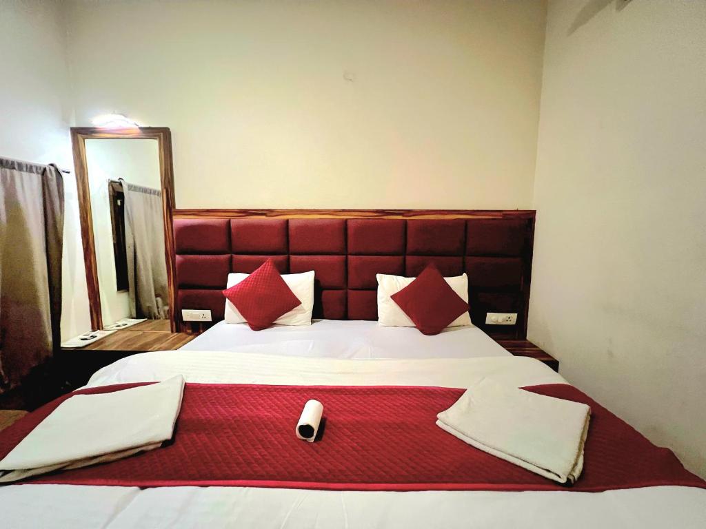 Postel nebo postele na pokoji v ubytování Rahgir Tales Hostel "Taj View"