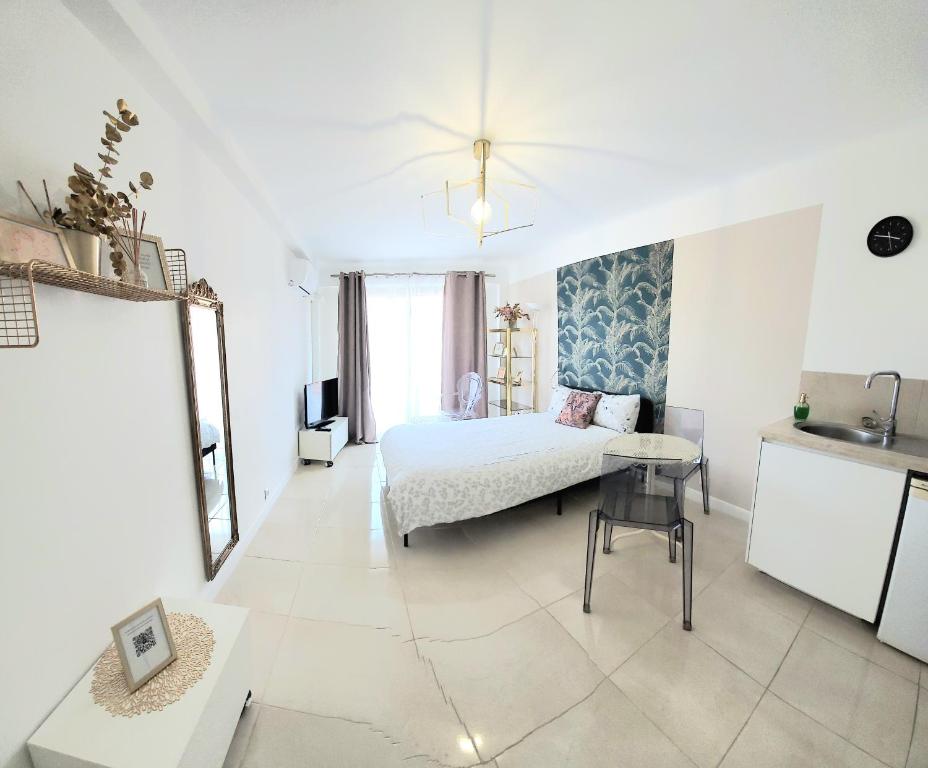 Posteľ alebo postele v izbe v ubytovaní Cannes Carnot 1
