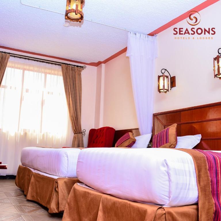 Postel nebo postele na pokoji v ubytování Seasons Airport Hotel, Nairobi
