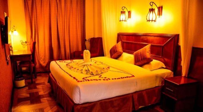 Postel nebo postele na pokoji v ubytování Seasons Airport Hotel, Nairobi