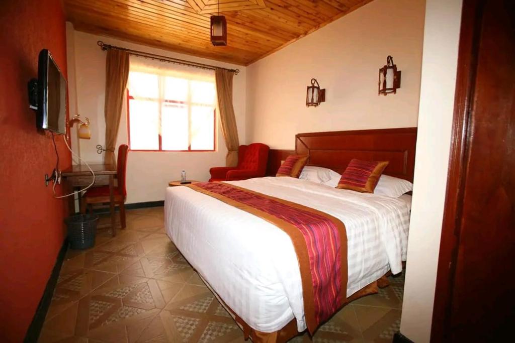 Postel nebo postele na pokoji v ubytování Seasons Airport Hotel, Nairobi