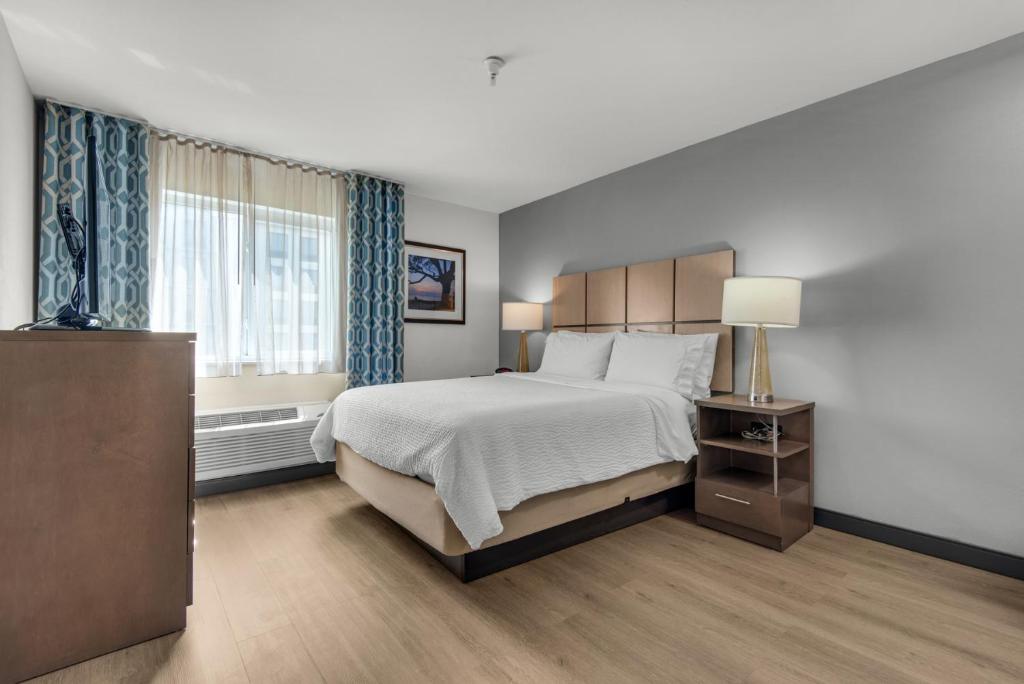 Candlewood Suites Pensacola - University Area by IHG photo