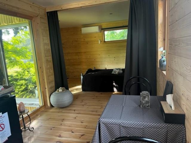 Istumisnurk majutusasutuses Tiny House