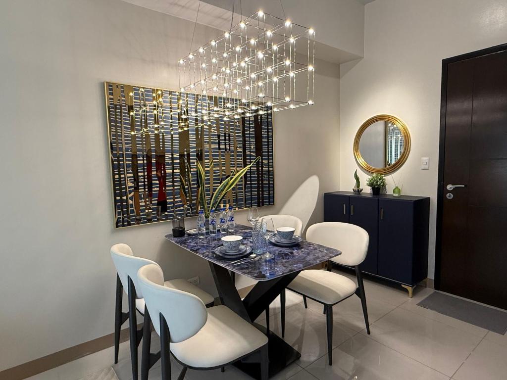Fotografie z fotogalerie ubytování Playful 1BR With Magnificant Bayview Garden View Near Okada, Solaire, Aiports v destinaci Manila