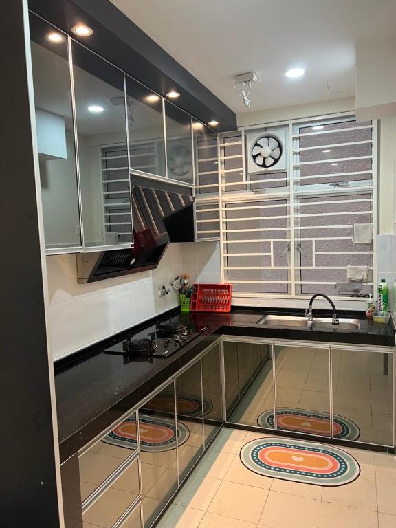 Kuchyň nebo kuchyňský kout v ubytování Homestay Jiejie Putrajaya P16 Wifi Netflix