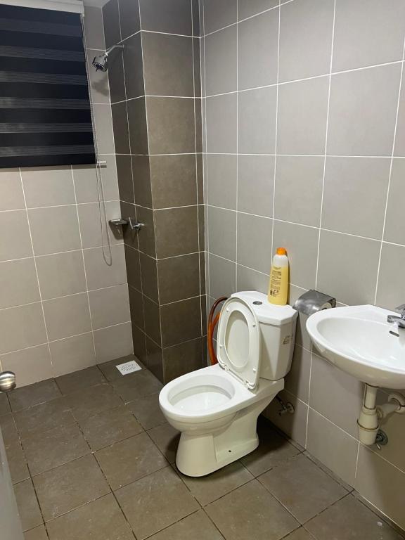 Koupelna v ubytování Homestay Jiejie Putrajaya P16 Wifi Netflix