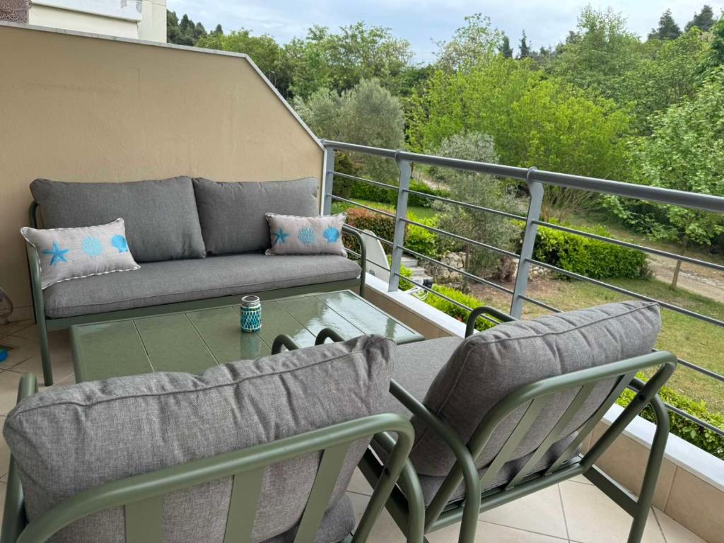 Balkón nebo terasa v ubytování Raya Apartments Siviri Garden