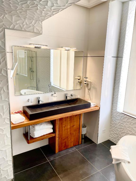 Koupelna v ubytování Hôtel Victor Hugo