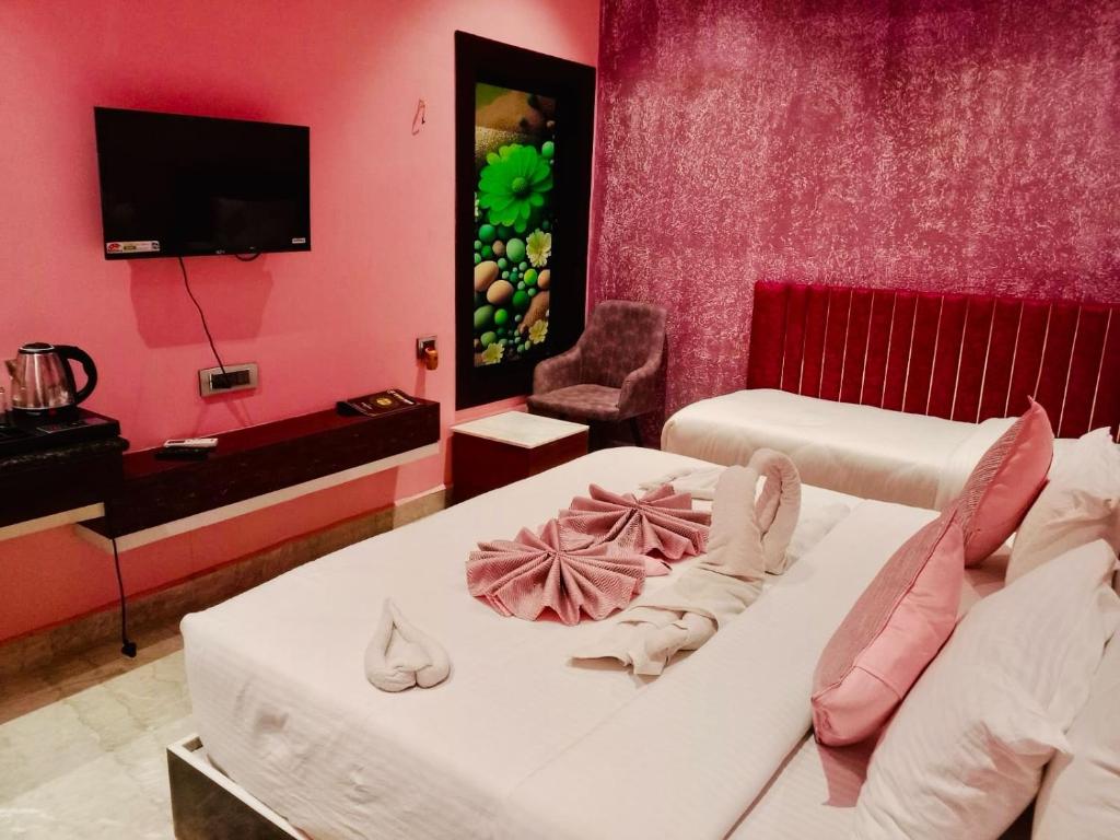TV a/nebo společenská místnost v ubytování Shri Shyam Hotel, Near Harkipauri