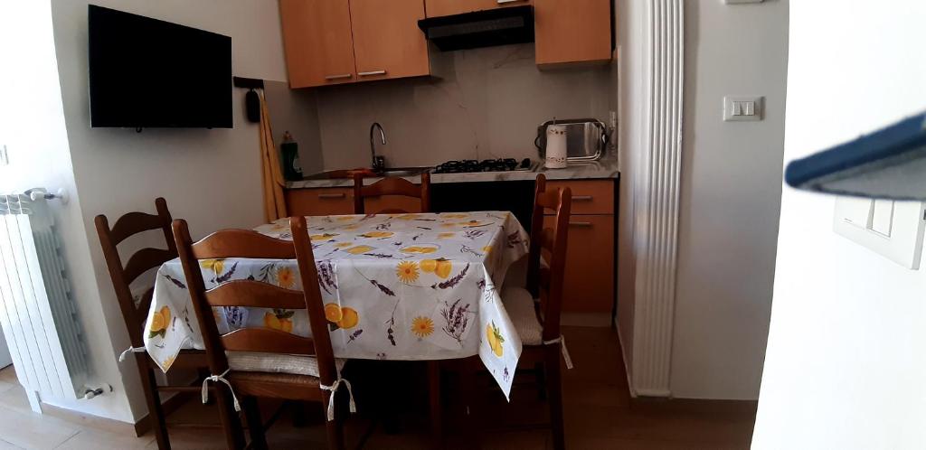 Kuchyňa alebo kuchynka v ubytovaní Chez Sabrine - La Spezia Via Fiume 112