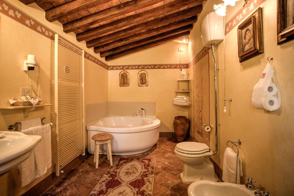 Koupelna v ubytování Relais Villa Baldelli