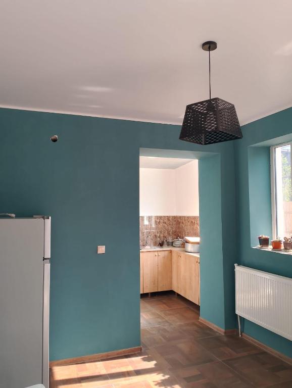 Kuchyň nebo kuchyňský kout v ubytování PANDA Family Hotel in Senaki