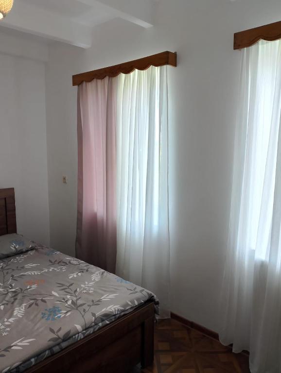 Postel nebo postele na pokoji v ubytování PANDA Family Hotel in Senaki