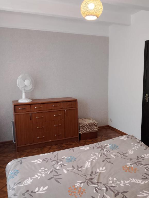 Postel nebo postele na pokoji v ubytování PANDA Family Hotel in Senaki