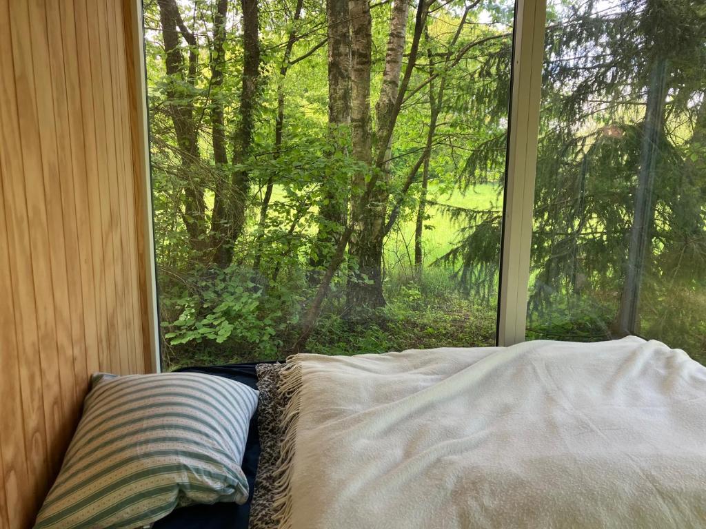 Postel nebo postele na pokoji v ubytování Cozy cottage getaway Holse