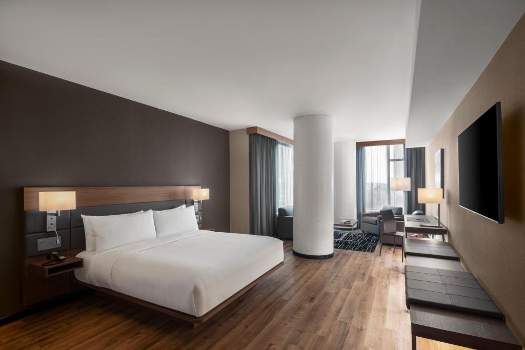 AC Hotel by Marriott Ottawa Downtown