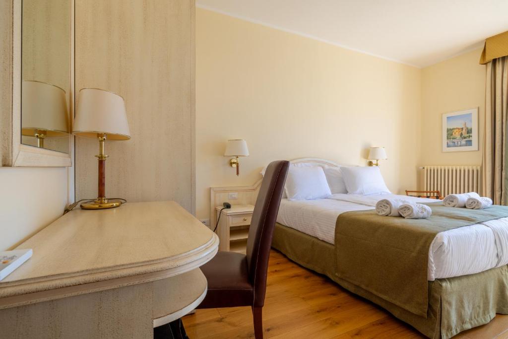A bed or beds in a room at Albergo Villa Edy