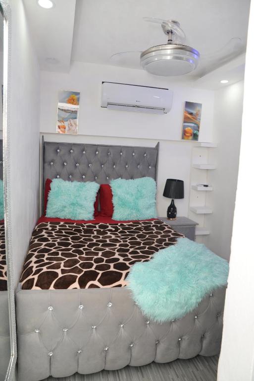 Postel nebo postele na pokoji v ubytování APARTAMENTOS DE 1 2 Y 3 HABITACIONEs