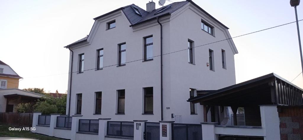 Budynek, w którym mieści się apartament