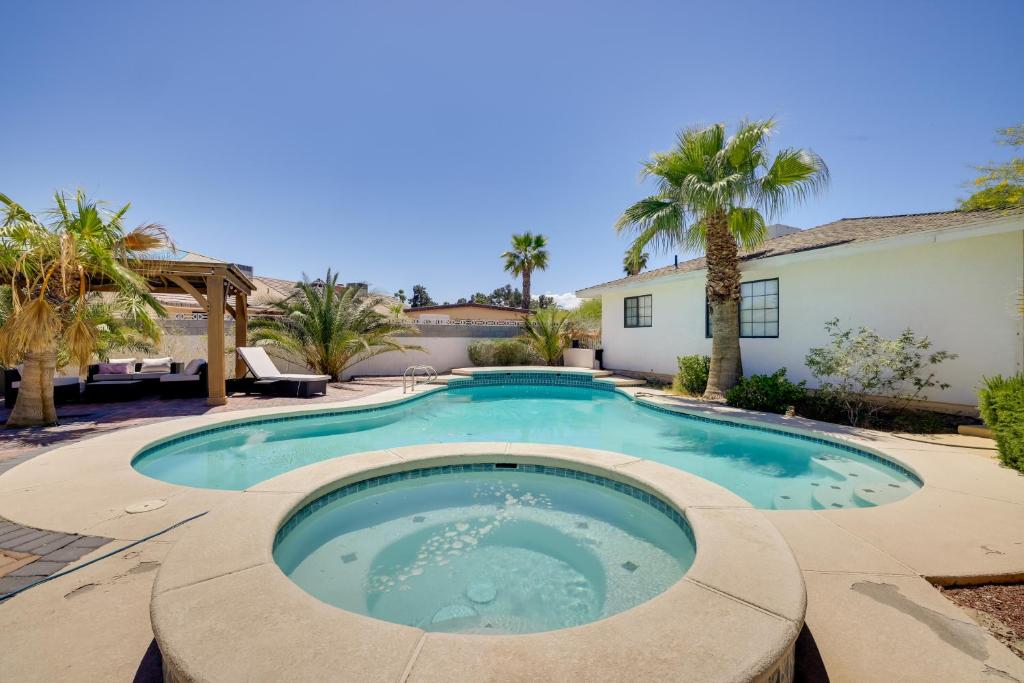 Covered Patio & Pool: Luxe Home in Las Vegas, Las Vegas (preços ...