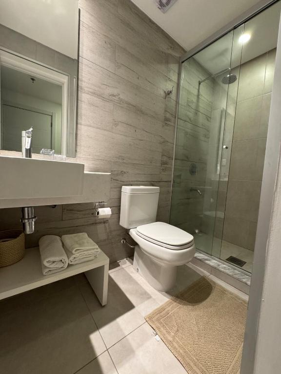 Phòng tắm tại Modern apartment in Asunción