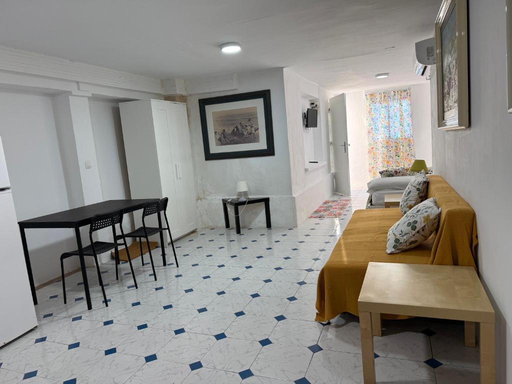 A seating area at Hostal Apartamentos Playa del Palo