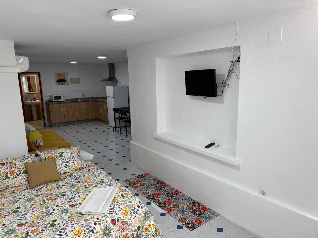 A kitchen or kitchenette at Hostal Apartamentos Playa del Palo