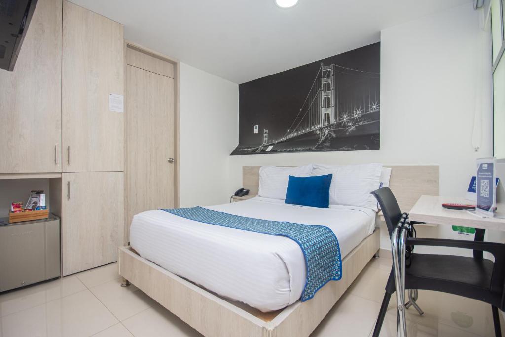 Postel nebo postele na pokoji v ubytování Hotel Laureles Plaza