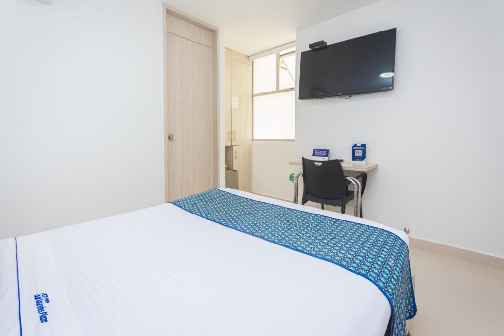 TV a/nebo společenská místnost v ubytování Hotel Laureles Plaza