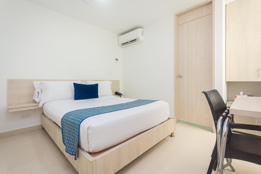 Postel nebo postele na pokoji v ubytování Hotel Laureles Plaza