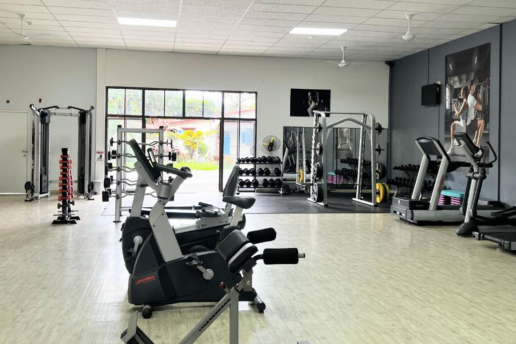 Fitness centrum a/nebo fitness zařízení v ubytování Paseo Suites El Valle, Luxury Apartments