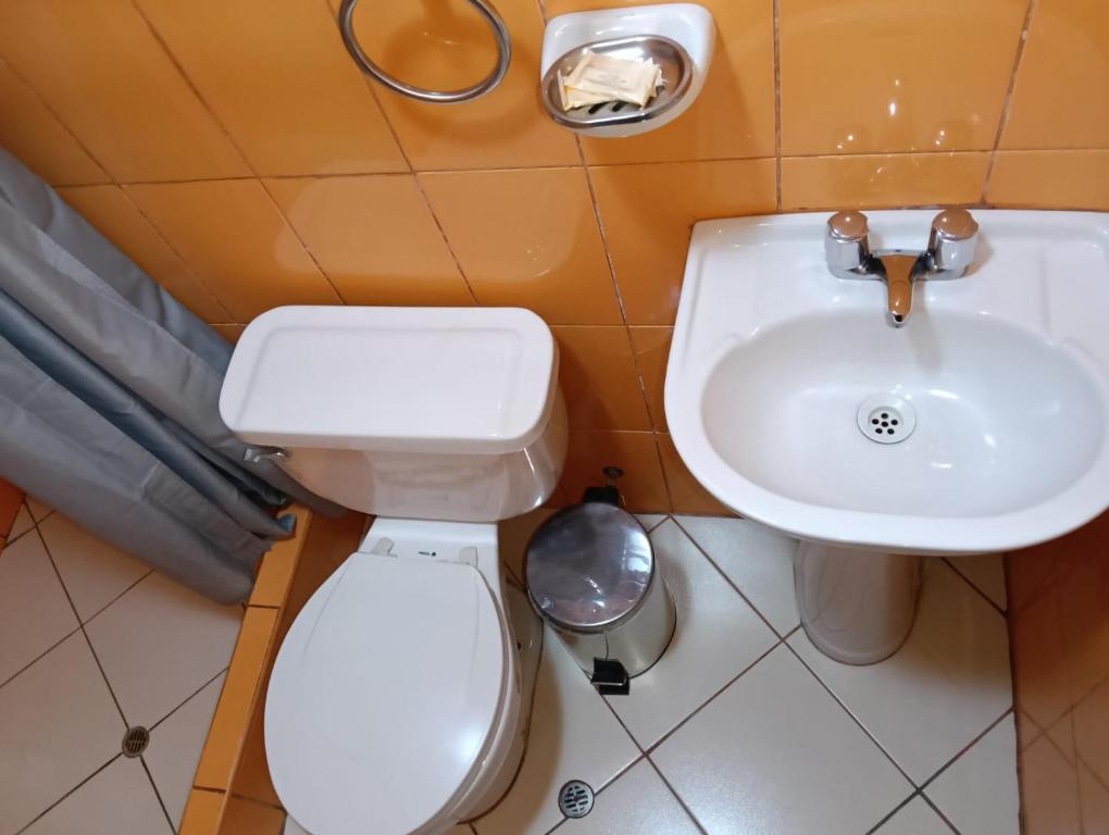Koupelna v ubytování Andean Hostel