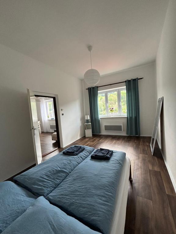 Postel nebo postele na pokoji v ubytování Apartmány na náměstí
