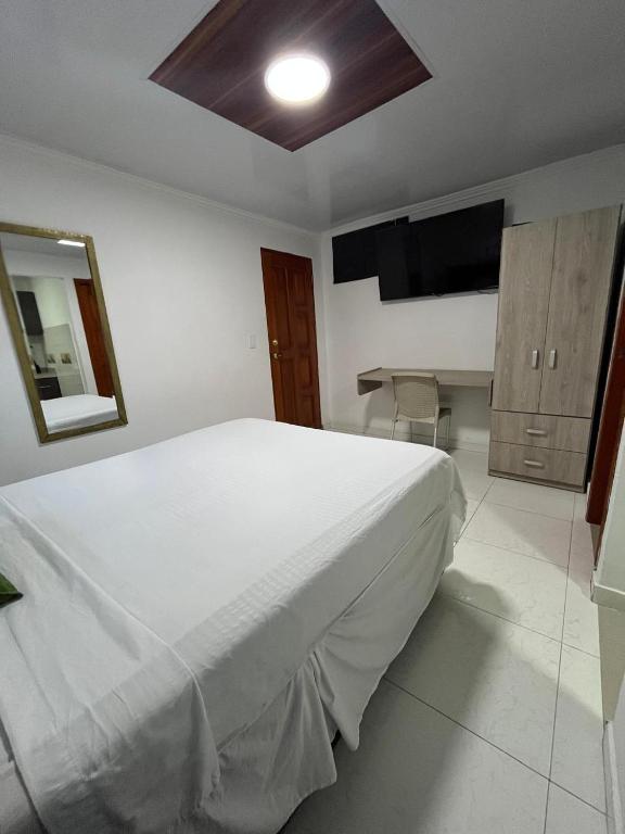 TV a/nebo společenská místnost v ubytování Villa Santos Apartaestudios