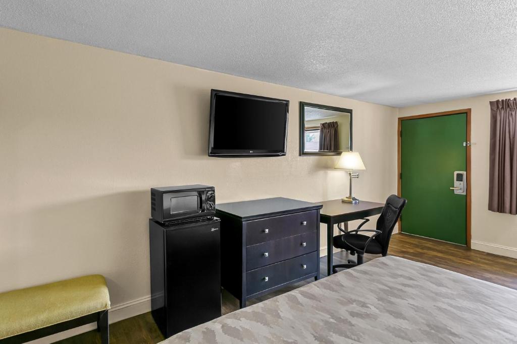 Americas Best Value Inn Martinsburg - Deluxe Kamer Met Kingsize Bed