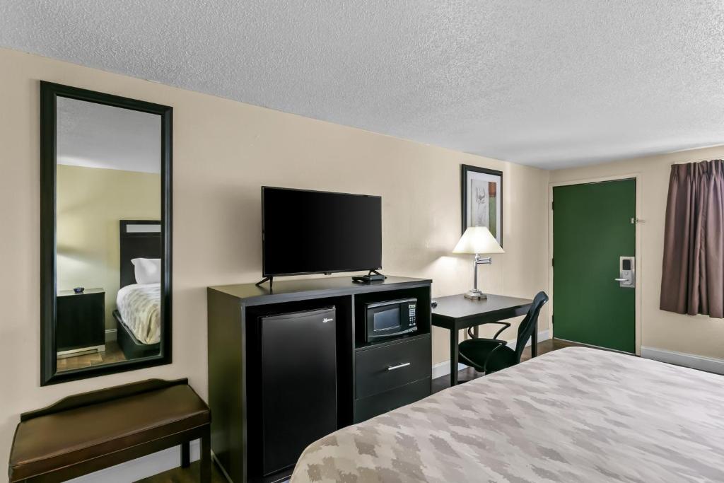 Americas Best Value Inn Martinsburg - Kamer Met Kingsize Bed - Niet-Rokers