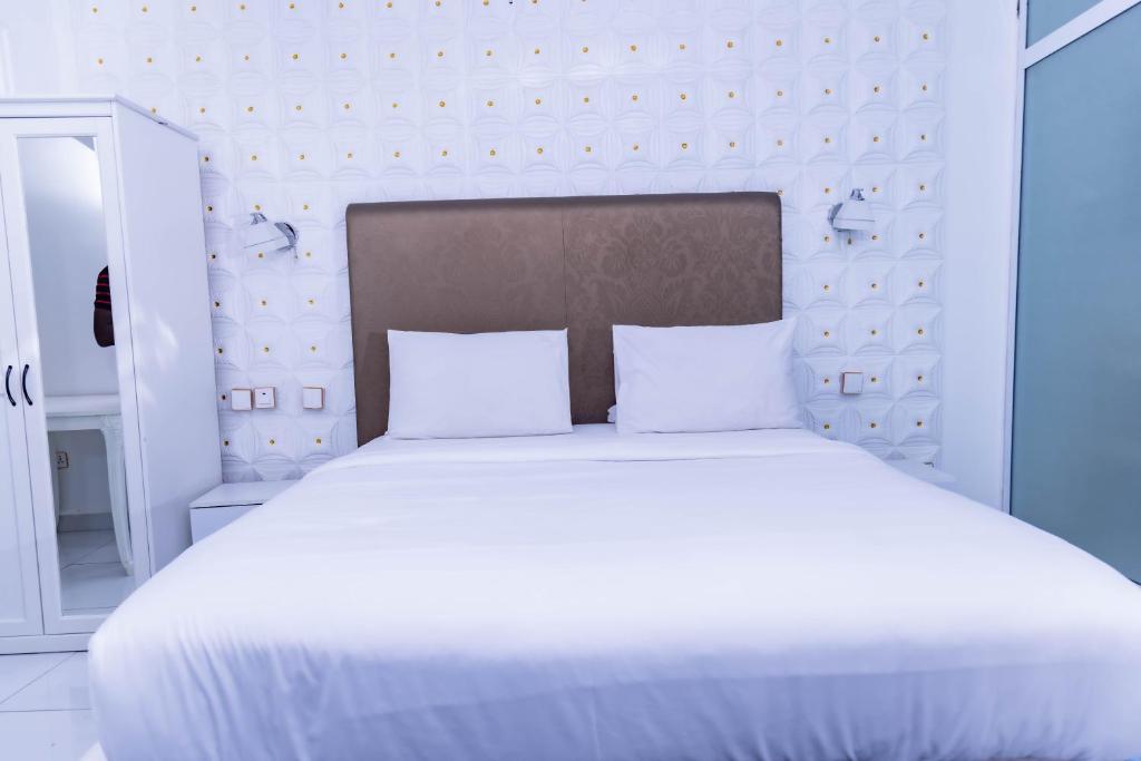 Postel nebo postele na pokoji v ubytování Pinorich Hotel