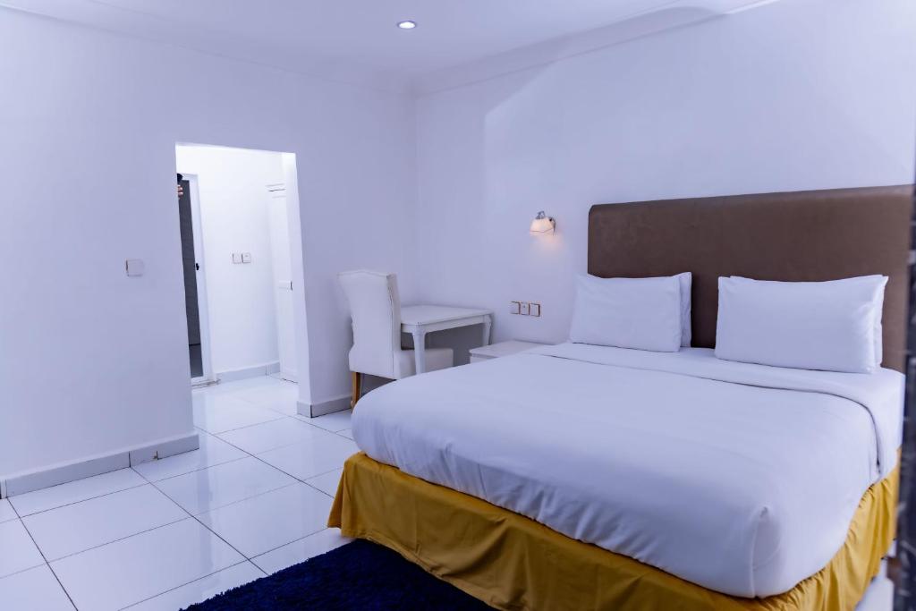 Postel nebo postele na pokoji v ubytování Pinorich Hotel