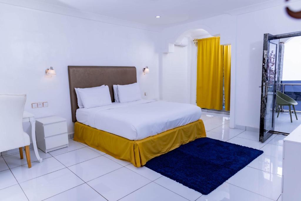 Postel nebo postele na pokoji v ubytování Pinorich Hotel