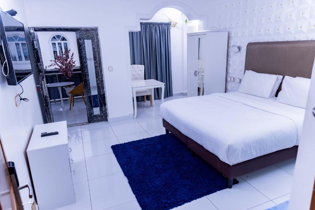 Postel nebo postele na pokoji v ubytování Pinorich Hotel
