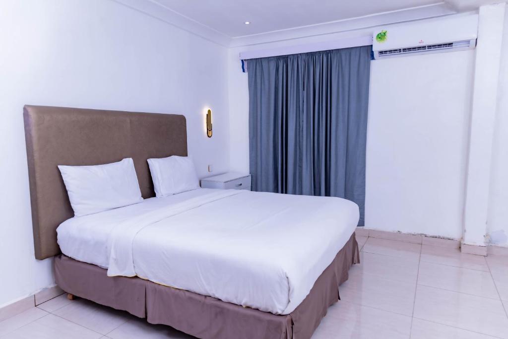 Postel nebo postele na pokoji v ubytování Pinorich Hotel