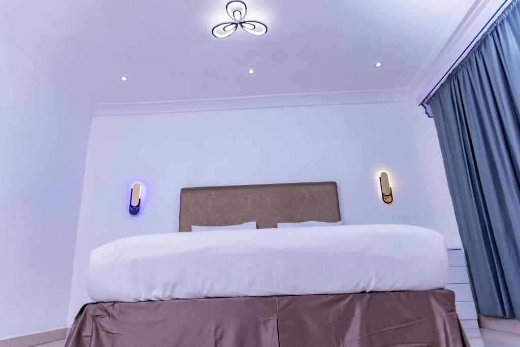 Postel nebo postele na pokoji v ubytování Pinorich Hotel