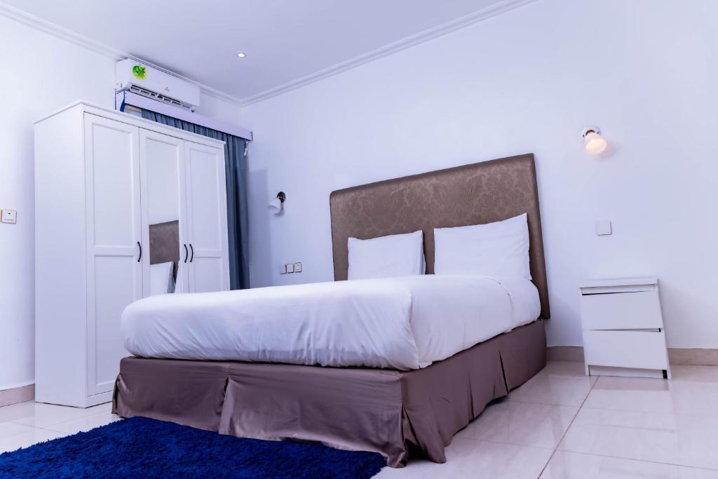 Postel nebo postele na pokoji v ubytování Pinorich Hotel
