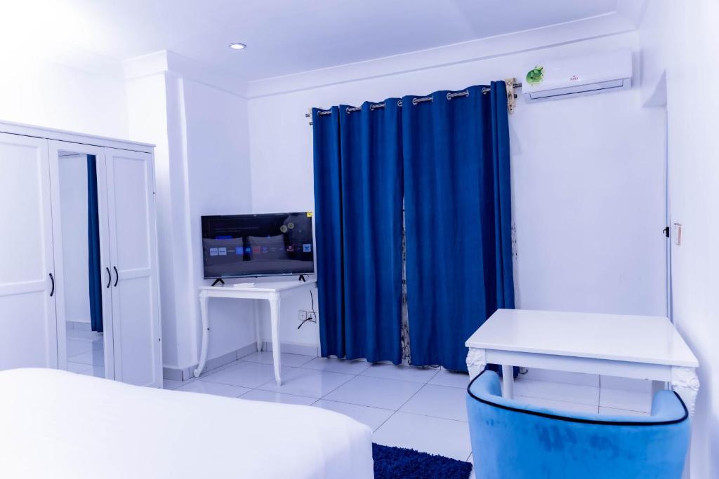 TV a/nebo společenská místnost v ubytování Pinorich Hotel